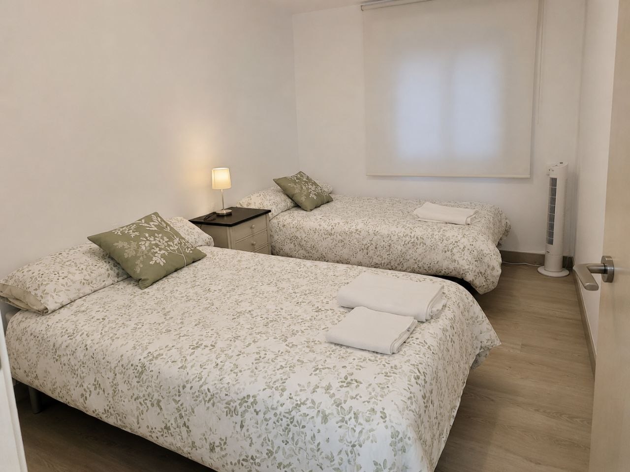 Amplio piso de cuatro habitaciones en el centro de Alicante — 3