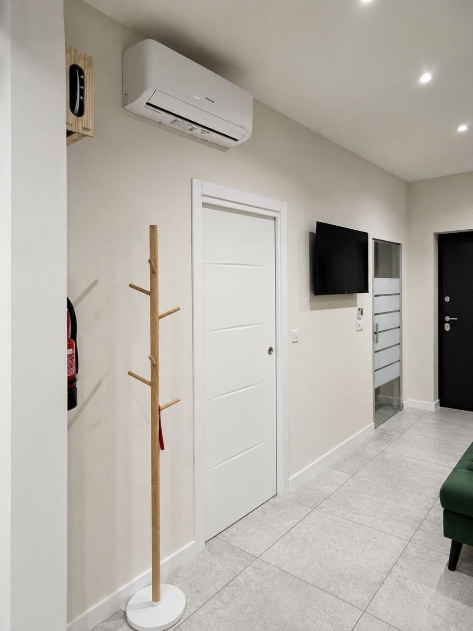 Estudio moderno reformado en el centro de Valencia — 8