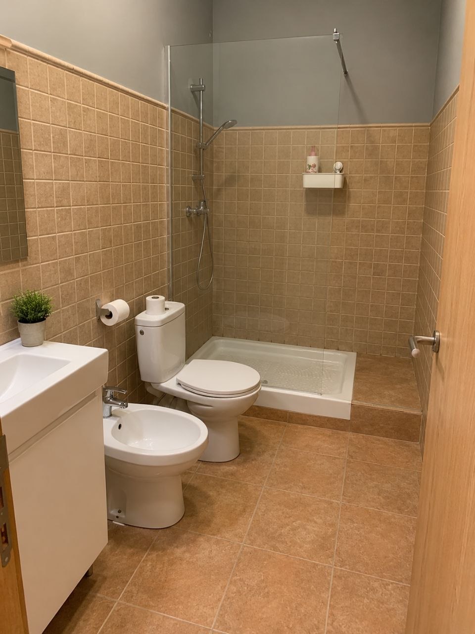 Apartamento moderno con vigas de madera en el centro de Valencia — 3