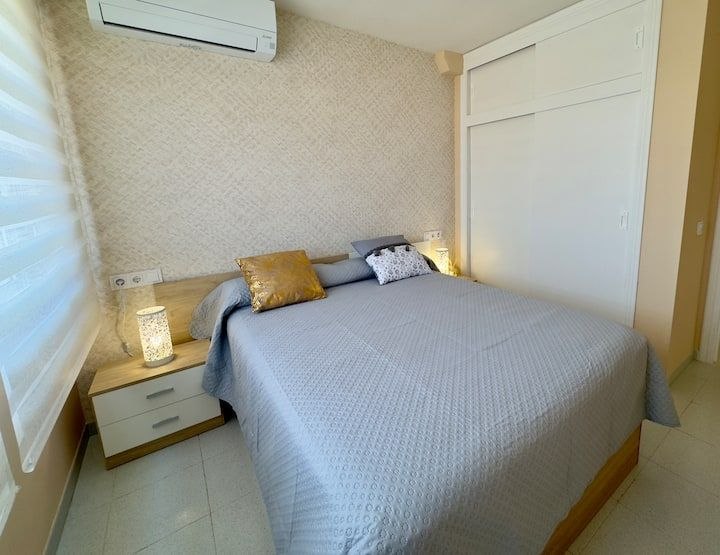 Habitación luminosa en apartamento reformado en Alicante — 9