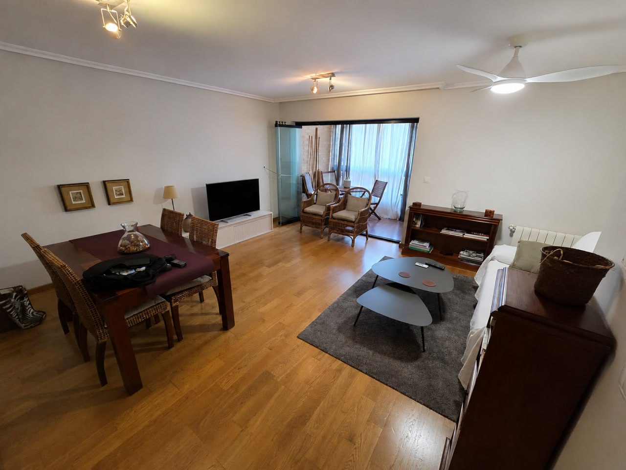 Habitación amplia en apartamento moderno con piscina en Alicante — 2