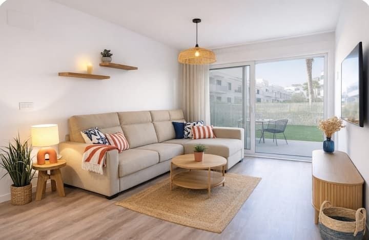 Habitación amplia en apartamento moderno con terraza en Alicante — 7